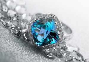 Read more about the article Should I buy jewelry from a pawn shop?