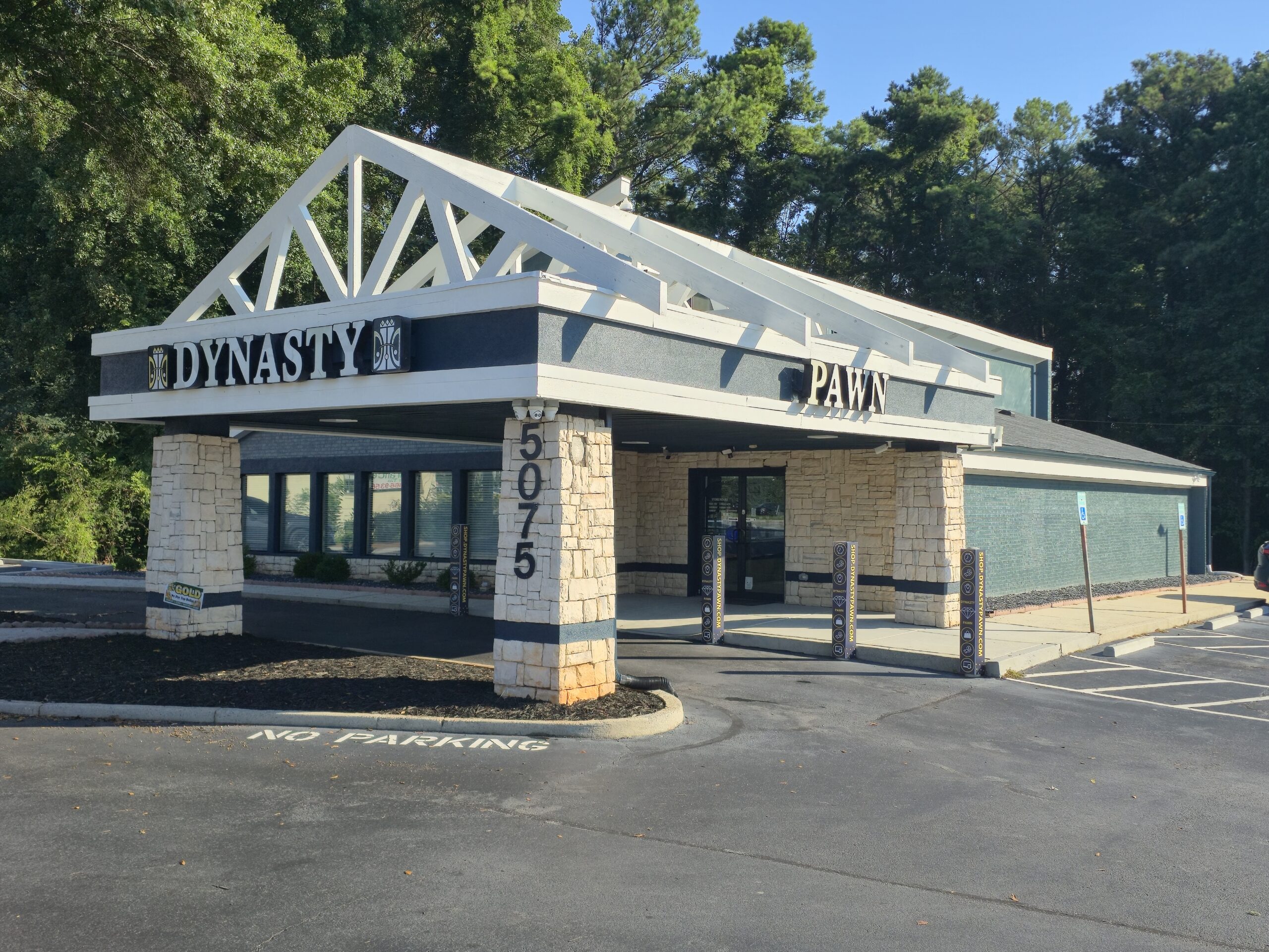 Read more about the article Dynasty Jewelry and Loan Celebrates Double Victory: Sweeps Two “Best of Gwinnett” Awards Again!