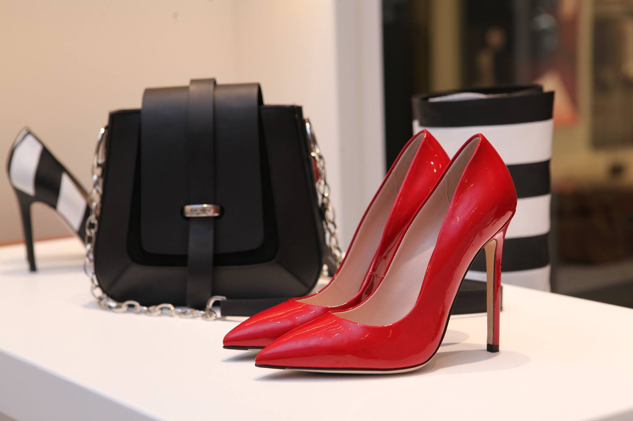 You are currently viewing What Determines a Luxury Item’s Resale Value?